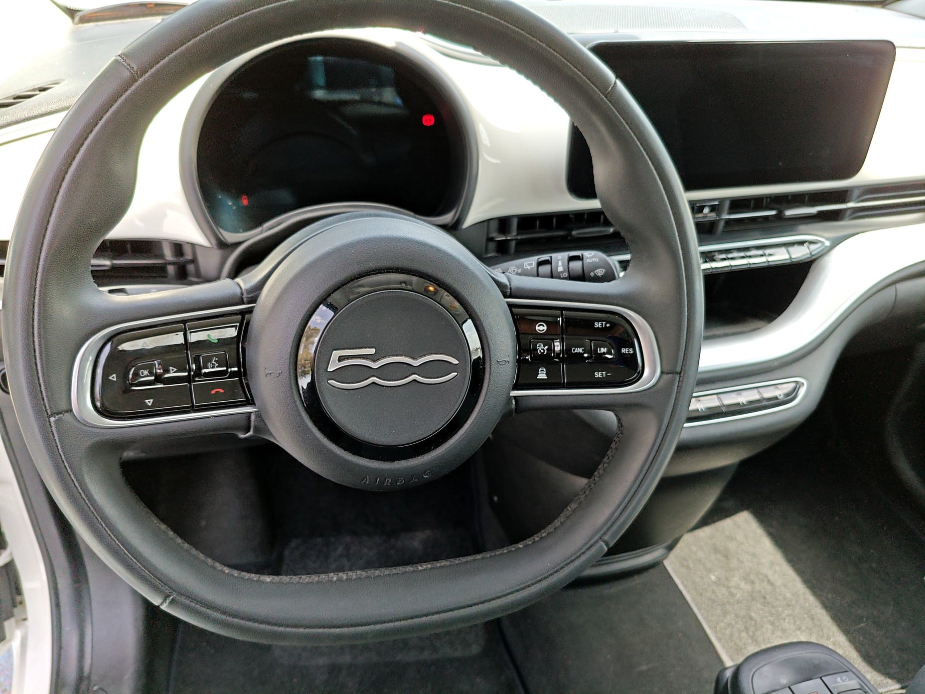 פיאט 500 חשמלי 2023