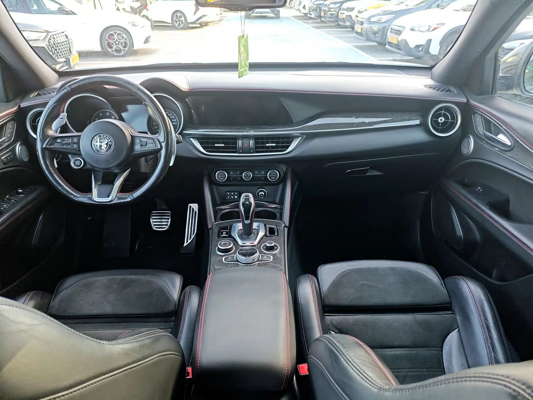 אלפא רומיאו אלפא סטלביו 2022